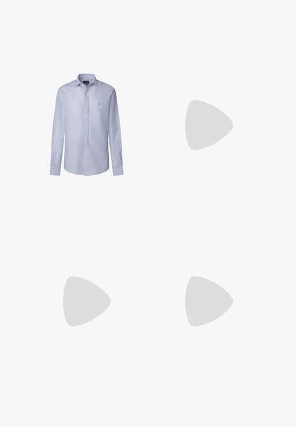 Camicia a maniche lunghe a righe in cotone blu chiaro e bianco, con colletto button-down e un piccolo logo ricamato sul petto.; Pantaloni neri a gamba dritta con vita elasticizzata, coulisse e design sobrio. Texture del tessuto morbida. Nessun motivo o dettaglio visibile.; Mocassino in pelle bordeaux con punta tonda, dettagli cuciti e un piccolo accentu decorativo sulla tomaia. Suola piatta in contrasto.; Borsa a tracolla in pelle marrone con un davanti piatto, due cinghie, dettagli in metallo dorato e una tracolla regolabile.