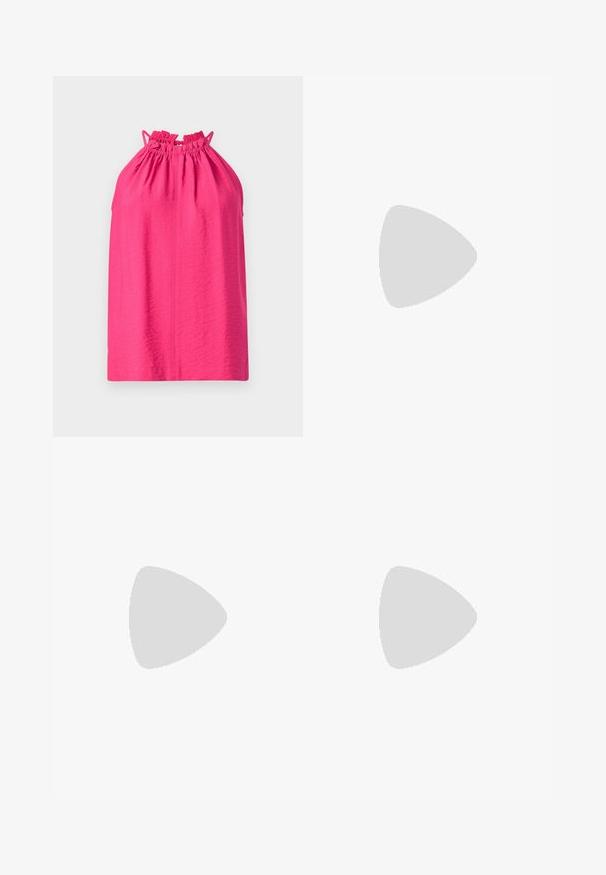 Rosa halterneck topp med rynket halslinje og justerbare stropper. Glatt tekstur med en avslappet passform, uten mønstre eller dekorasjoner.; Beige vidje bukser laget av bomullsblandingsmateriale. Har en jevn tekstur, elastisk midjebånd og en sideknappdetalj.; Mørkebrun lær ankelstøvle med spiss tå, vertikal ribbestruktur på siden og en middels høy blokkhæl.; Svart lær clutchveske med rektangulær form, glatt tekstur, tynn skulderstropp og minimalistisk design.