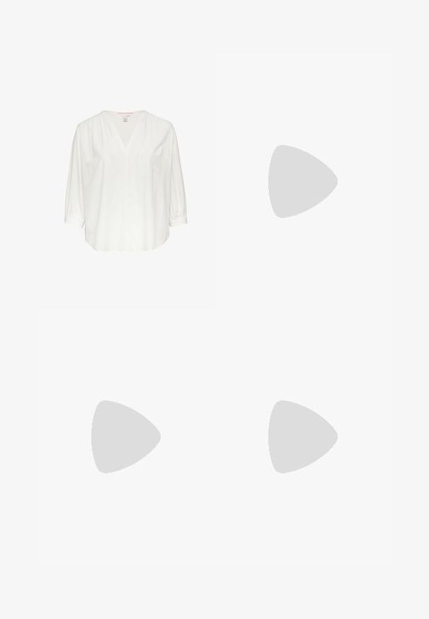 Blouse blanche avec un décolleté en V, des manches bouffantes mi-longues et une coupe décontractée. Texture lisse, design minimaliste et léger fronce aux épaules.; Pantalons larges marron avec une texture lisse, dotés d'une taille haute et de plis à l'avant. Le tissu est léger et tombe de manière fluide.; Sandale en cuir marron avec des brides entrecroisées, une fermeture à boucle à la cheville et une semelle plate avec des détails de couture minimaux.; Sac en cuir marron avec un haut froncé et une bandoulière en chaîne. Texture lisse avec une finition brillante et des coutures subtiles sur les côtés.