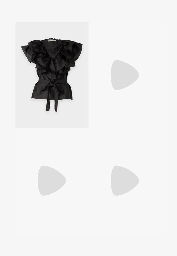 Ida Sjöstedt EYRA - Palaidinė - black; Polo Ralph Lauren HEMP WIDE LEG PANT - Kelnės - nevis; Juodas odinis slingback batelis su smailiu nosiu, maža pakulne ir dekoratyvine sagtimi viršuje. Lygus paviršius, minimalistas dizainas.; Juodas odinis delninukas su auksine grandine, turintis lygų paviršių, stačiakampį išmatavimą ir įspaustą prekės ženklą priekyje.