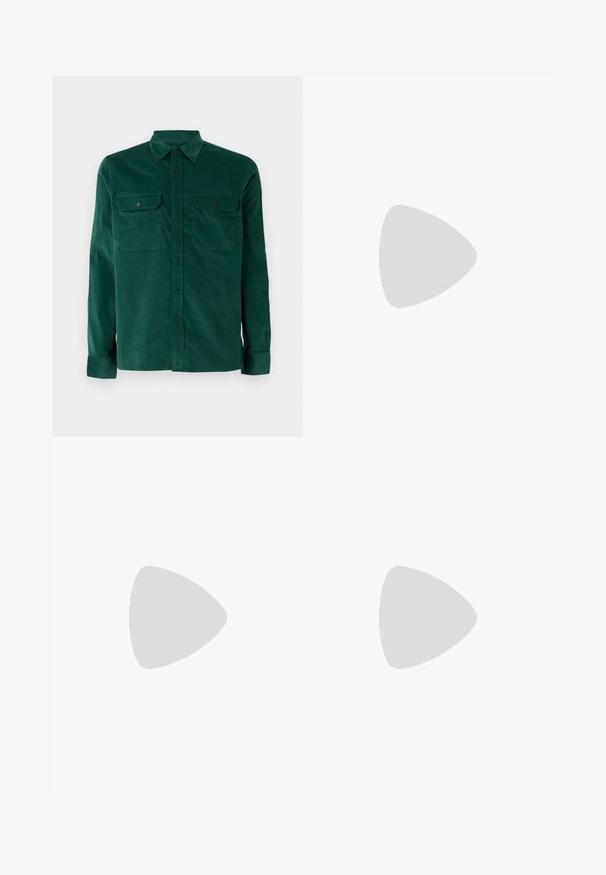 Michael Kors CLASSIC MICRO - Shirt - dark emerald; Distressed denim jeans in light green, featuring a straight leg, five-pocket design, and uneven fading with paint splatters.; Black leather loafers with a smooth texture, rounded toe, and a decorative strap across the vamp. Low stacked heel, minimalist design.; Black rectangular sunglasses with dark lenses, thick plastic frame, gold accents on temples, and brand logo engraved on the arm.