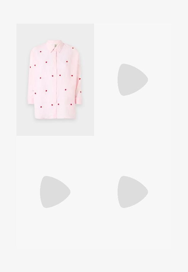 Lichtroze overhemd met knoopsluiting, versierd met verspreide rode geborduurde harten, lange mouwen met opgerolde mouwen en een klassieke kraag.; Zwarte katoenen T-shirt met korte mouwen. Bevat een roze luipaardafbeelding, circulair ontwerp en tekst: "BLIJF WILD" en "BLIJF STERK voor altijd."; Brede geruite broek in bruin, wit en grijs; elastische tailleband; zacht materiaal; heeft een klassiek ruitpatroon.; Witte leren sneaker met geperforeerde teenbox, gestructureerde zool en witte veters, gecombineerd met wijde rode broeken en een blauw-geel achtergrond.