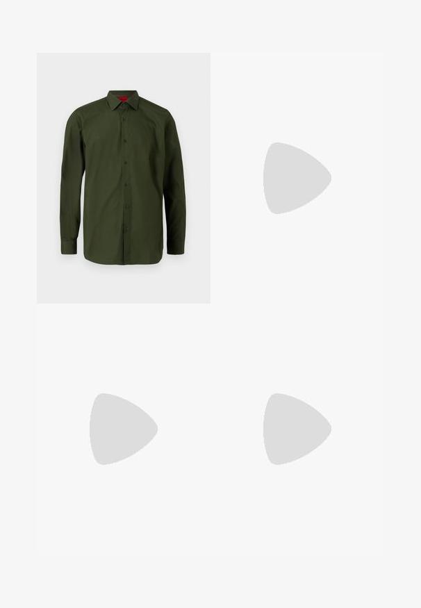 HUGO VALERIO - Alkalmi ing - dark green; Fekete farmernadrág egyenes szárú kialakítással, gombos záródással, öt zsebes stílussal és diszkrét varrási részletekkel.; Fekete bőrcipő, lekerekített orral, varrott mintázattal, kis elülső pánttal, fém részletekkel és lapos gumitalppal.; Sötét tengerészkék bőr aktatáska, dupla felső fogantyúval és levehető pánttal. Texturált felülettel, függőleges varrással és logó részlettel rendelkezik.