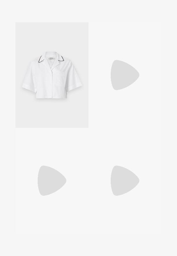 sandro CHEMISE - Skjortebluser - blanc; Beige sweatpants med elastiske manchetter og talje. Har et sort trykt logo "MOSCHINO 86 ❤ 23 JEANS" på venstre lår. Blød tekstur.; Filippa K REY FLAT - Ballerinasko - black; Sort læder bucket taske med en struktureret overflade, guld hardware detaljer og en åben top. Har et kort håndtag og justerbar skulderrem.