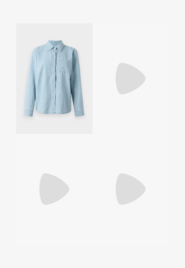 Ljust blå denimskjorta med långa ärmar, knäppning framtill och en bröstficka. Har vit blommig broderi över hela tyget.; Mörkblå denimbermuda shorts med dragsko i midjan, med standard bältesöglor och synliga sömnadsdetaljer.; Vit hög topp canvas sneaker med svart gummisulan, framsidan gummitåhätta och sex öglor för snören, med en ren, minimalistisk design.; Röd läderhandväska med en vinkelrät, geometrisk design. Har ett justerbart axelband och en klaffstängning med sydda detaljer.