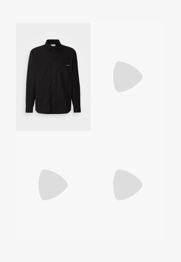 Črna majica z dolgimi rokavi iz bombaža, s sprednjim gumbom, dvema žepoma na prsih in majhnim logotipom na levem žepu.; Črne hlače slim fit kroja, narejene iz gladkega blaga. Imajo pas z gumbom in ravne hlačnice.; Calvin Klein HYBRID CUP - Čevlji brez vezalk - triple black; Črna usnjena torba za delo z teksturiranim zaključkom, dvojni ročaji, snemljiva ramenska naramnica in sprednja podrobnost z logotipom. Zapenjanje na zadrgo.
