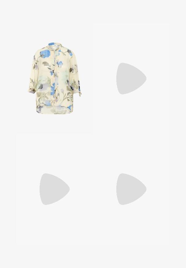 Blusa leggera e trasparente con un motivo floreale in tonalità di blu e grigio su uno sfondo crema. Presenta maniche lunghe con polsini arrotolabili e colletto alto.; Pantaloni a gamba larga in satin color crema con motivi geometrici ricamati in nero lungo l'orlo. Presentano una texture liscia e una silhouette sagomata.; Decolletè beige in pelle con tacco a blocco e punta affusolata, rifinita con un bordo nero lungo l'apertura e una sottile cinturino regolabile sul retro con dettagli in corsa dorati.; Borsa a mano in pelle crema a forma di mezzaluna, con accessori in oro, dettagli neri e una tracolla rimovibile. Presenta una dettagli in catena e un'etichetta.
