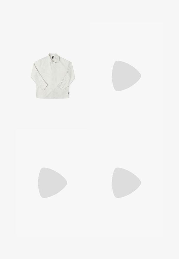 Former ANDERSON - Camicia - beige; Uomo che indossa pantaloni della tuta grigio chiaro con cordino e sneaker bianche, in piedi con le mani in tasca su uno sfondo bianco.; Scarpa da corsa nera con una combinazione di materiali in rete e sintetici, suola spessa, design curvo e marchio ben visibile sul lato.; Occhiali da sole neri angolari con lenti scure, caratterizzati da un audace design geometrico e una finitura opaca. Indossati da una persona con capelli corti.