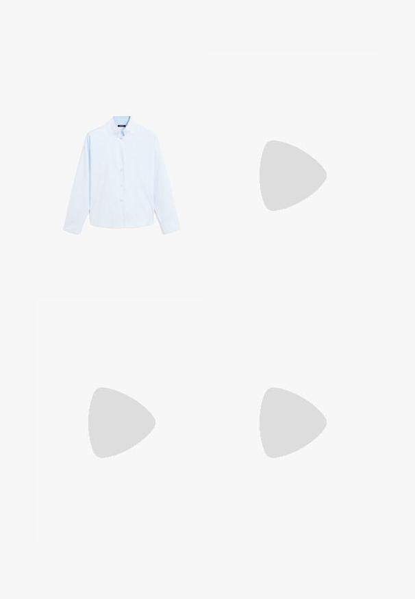 Camicia a maniche lunghe azzurro chiaro con colletto alla coreana, chiusura a bottoni e texture di cotone morbido. Design semplice, senza pattern né accenti.; Pantaloni larghi marroni in misto cotone, caratterizzati da orlo sfrangiato, chiusura frontale con bottone e classico design a cinque tasche. Minimalisti e versatili.; Sandal in suede marrone con più cinturini e hardware in metallo argentato, suola piatta, design open toe e sottili dettagli borchiati.; Mango Shopping bag - dark brown