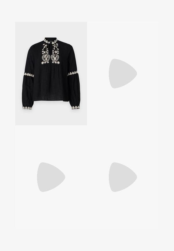 Vero Moda VMRITAH TOP - Blusa - black/birch; Pantalones de mezclilla de pierna ancha y color negro, con una cinturilla estructurada, pasadores para cinturón y bolsillos frontales. Textura suave con un diseño clásico.; Zapatos de tacón slingback de charol negro con punta afilada y tacón geométrico en bloque. Presentan un diseño elegante y minimalista, así como una textura suave.; Bolso sintético blanco con forma triangular, tapa frontal plana y detalle de lazo, correa ajustable, textura suave y diseño minimalista.