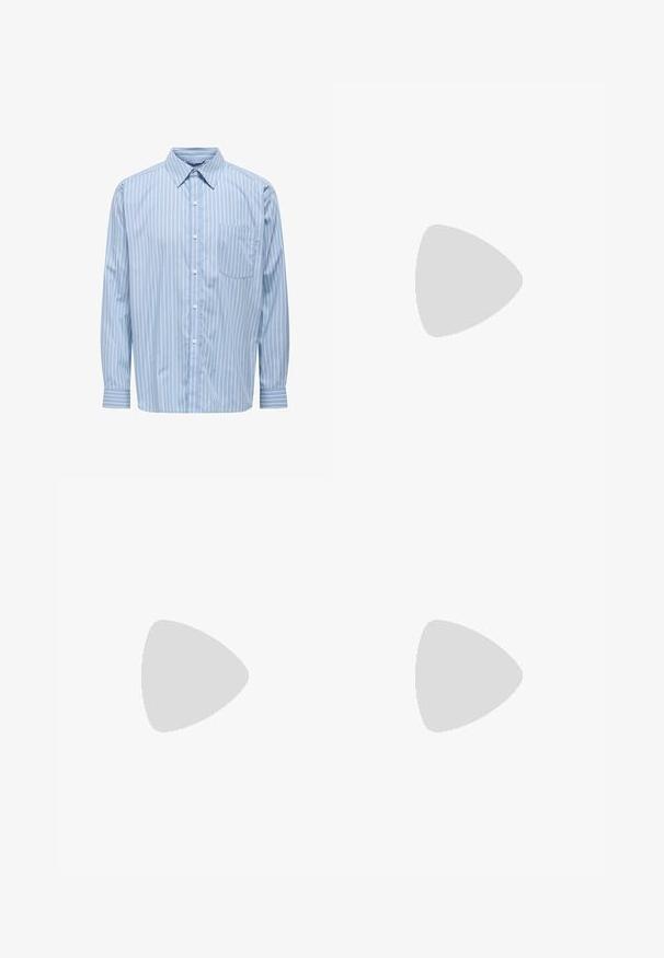 Chemise à manches longues bleu clair avec des rayures verticales blanches, col boutonné, poche poitrine unique et détails aux poignets. Texture de tissu lisse.; Pantalons en coton beige au design droit, avec poches avant et fermeture à bouton. Texture lisse avec un minimum de détails.; Mango Mocassins de ville - black; Lunettes de soleil en écaille de tortue avec des verres carrés, teinte vert foncé et branches texturées. Présente des rayures verticales subtiles sur les branches.