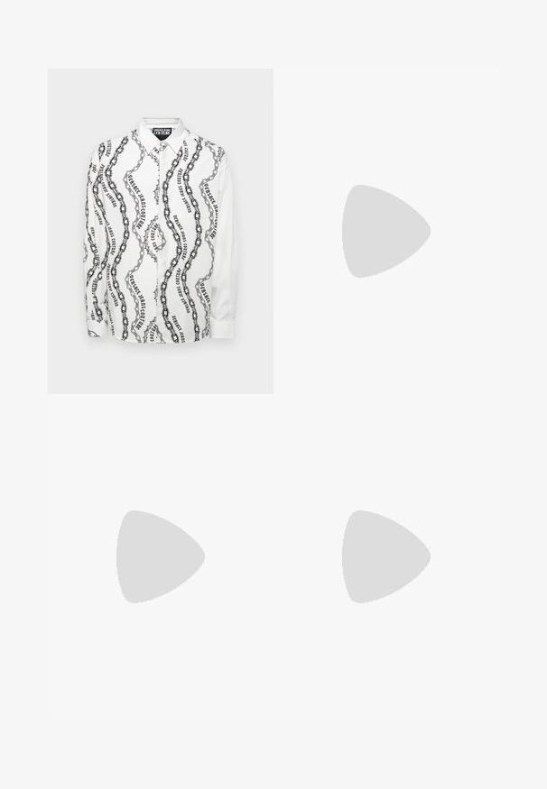 Camisa de manga larga de algodón blanco con un patrón de cadena negra y texto. Cuenta con un cuello clásico y cierre de botones.; Jeans de mezclilla oscura con un diseño de pierna recta, que cuentan con bolsillos frontales, un cierre de botón y costuras de contraste. Sin patrones visibles ni desgaste.; Zapatilla de cuero blanca con un acabado suave, puntera redonda, cordones planos y suela texturizada. Cuenta con un sutil logo en el talón.; Gafas de sol de plástico con un patrón de carey, lentes marrones octagonales y delgados acentos de hardware dorado en la montura.