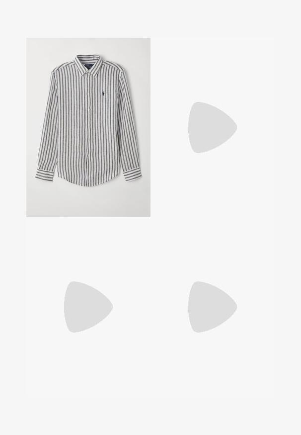 Stribet langærmet skjorte i hvid og grå med knap-ned krave. Fabrikeret i en bomuldsblanding med et lille logo på brystlommen.; Pæne brede jeans i off-white denim. Høj talje med knaplukning, to forlommer og detaljer med kontrastsyning.; Marineblå læder wedgesandaler med en flettet juteplatform. Har et bredt stropdesign og justerbar ankelspænde for en sikker pasform.; Creme læderhåndtaske med en buet form, der har en detalje i guldmetal. Stroppen er fastgjort med en metalklips.