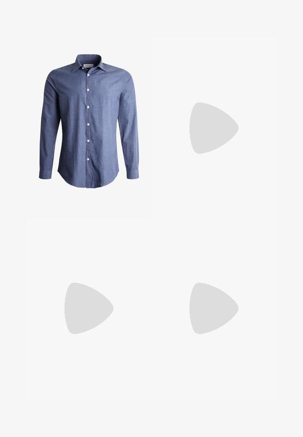 Camisa de manga larga azul hecha de tejido ligero, con cuello clásico, botones frontales y botones blancos. Textura suave, diseño versátil.; Jeans de mezclilla de tiro alto, de pernera ancha y color azul claro, con diseño clásico de cinco bolsillos y cierre de botón con cremallera.; Mocasin de ante azul claro con textura suave, costura decorativa y suela de goma marrón. Presenta un diseño de ranura para moneda en la parte superior.; Collar de conchas blancas compuesto por formas irregulares, usado sobre una camiseta ajustada blanca. Textura suave con un brillo sutil, diseño ceñido.