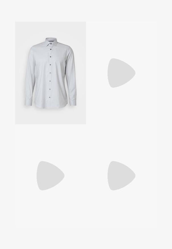 OLYMP Level Five Businesshemd - kitt; Schwarze Hosen mit taillierter Passform, die eine glatte Textur und einen geraden Beinanschnitt aufweisen. Der Bund hat Gürtelschlaufen und eine saubere Verarbeitung.; Schwarze Lederloafers mit glatter Oberfläche, runder Spitze und schmalem Riemen über dem Obermaterial. Niedriger, gestapelter Absatz.; Schwarze Sonnenbrille mit rechteckiger Form, dunklen Gläsern, silbernen Akzenten an den Bügeln und mattierter Oberfläche des Rahmens.