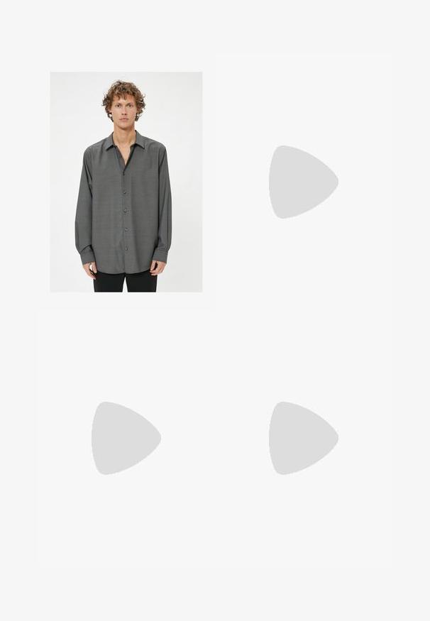 Mørkegrå langærmet skjorte med knaplukning i front, der har et subtilt struktureret mønster og en klassisk krave. Knapperne er mørkegrå.; Kulgrå Adidas T-shirt med korte ærmer og en lille neon grøn grafik af højttalere, sol og Adidas-logo på venstre bryst.; Sorte træningsbukser i letvægtsstof med justerbar talje og hvide sidelister. Løs pasform med en glat overflade.; Sorte og hvide sneakers med en overdel i ruskind og læder, der har tre hvide striber, en perforeret tå og en sål i gummigummi.