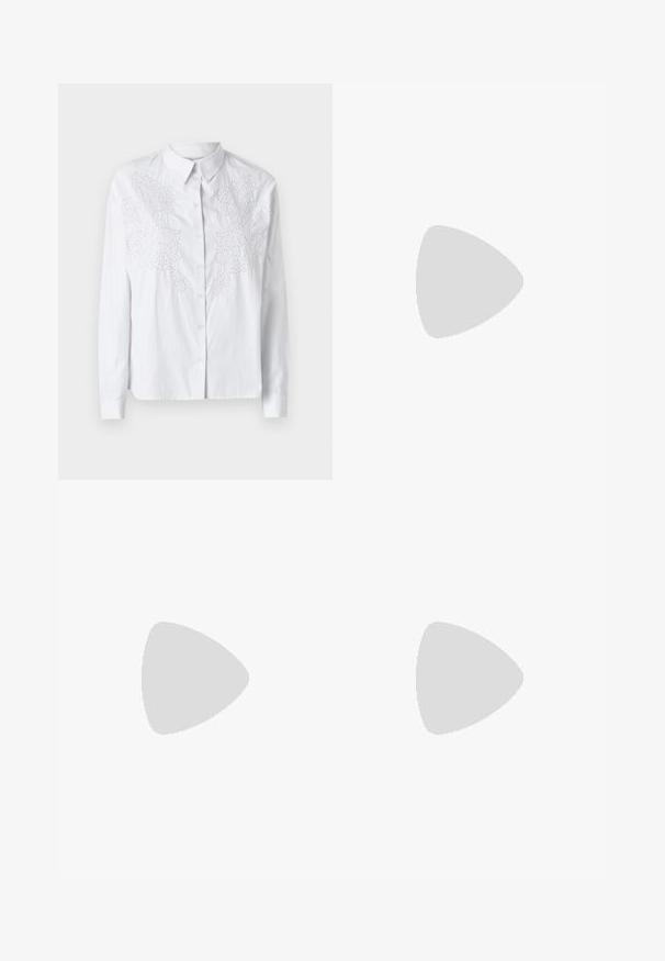 Camicia bianca con bottoni e maniche lunghe, caratterizzata da intricati ricami bianchi sul davanti. Tessuto leggero e morbido.; T-shirt bianco scollato realizzato in cotone, con un motivo a cuori rosa e la scritta "CUTIES" in un font giocoso sulla parte anteriore.; Gonna a matita beige con una texture a righe, taglio dritto e spacco laterale per maggiore movimento. Realizzata in tessuto leggero.; Sandalo nero con tacchi alti, caratterizzato da una cintura larga, accenti di borchie e un design elegante; presenta una chiusura con fibbia e una finitura liscia.
