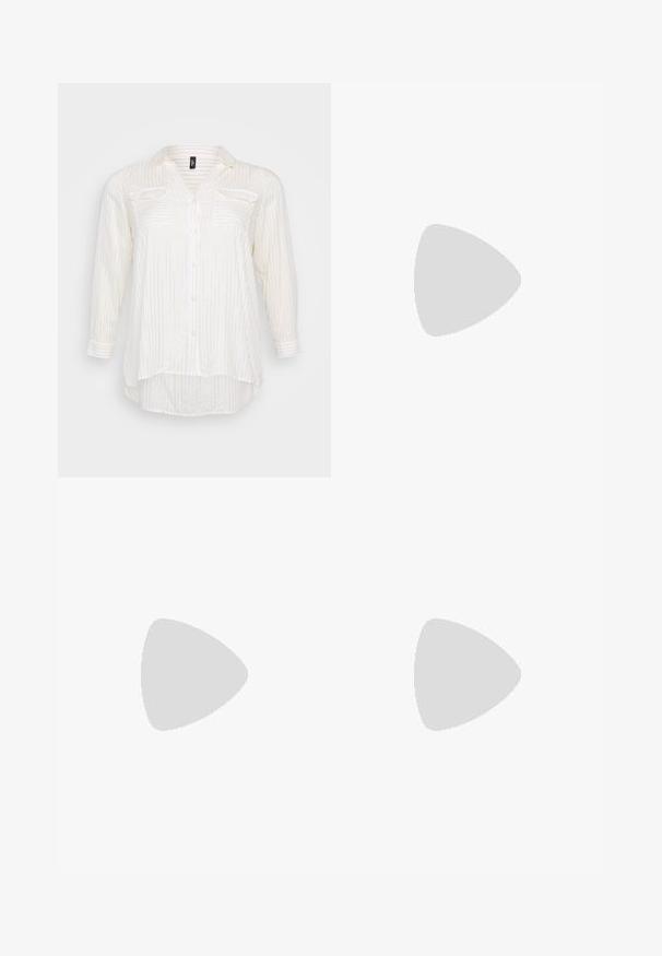 Chemise blanche à boutons avec des rayures dorées, dotée d'un col en V, de deux poches poitrine et de longues manches avec détail de poignet. Texture de tissu douce.; Pantalons noirs arrivant aux chevilles, avec une texture lisse et une taille élastique. Design simple sans coutures ni poches visibles.; Chaussure slingback en cuir verni noir avec un bout pointu, un petit talon et un accent de nœud prononcé sur le devant. Texture lisse et design élégant.; Lunettes de soleil de forme ovale, monture en plastique transparent, verres gris foncé et branches transparentes fines avec des accents de logo et un minimalisme dans les détails.; Sac à main en cuir noir avec une forme courbée, bandoulière amovible et des accessoires en or. Le sac est doté d'un rabat avec un détail de boucle.