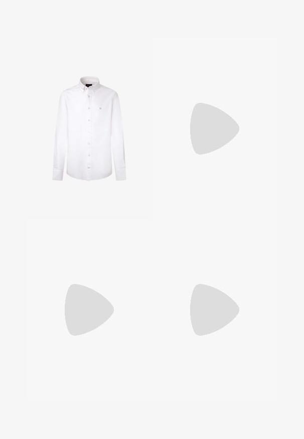 Biała koszula z długim rękawem wykonana z bawełny. Posiada klasyczny kołnierzyk zapinany na guziki, guziki z przodu oraz małe niebieskie logo na lewej piersi.; Granatowa koszulka polo z długim rękawem, wykonana z bawełny, z dwoma guzikami przy dekolcie, ściągaczami przy mankietach oraz małym czerwonym logo po lewej stronie klatki piersiowej.; Szare szorty z bawełny o prostym kroju, z pojedynczym zapięciem na guzik, podwiniętymi mankietami i minimalną teksturą. Bez wzorów ani akcentów.; Czarne skórzane półbuty oxford z zapięciem na sznurowadła, zaokrąglonym noskiem, płaską gumową podeszwą oraz subtelnym przeszyciem na cholewce.