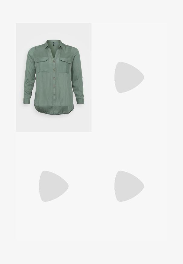 Vero Moda Curve VMBUMPY SHIRT NEW - Cămașă - laurel wreath; Pantaloni din denim cu picioare largi, de culoare albastru închis, având o textură fină, design cu cinci buzunare și cusături contrastante. Închidere frontală cu buton și fermoar.; Pantofi slingback din piele neagră, cu vârf ascuțit, toc plat și curea la gleznă; purtați cu blugi cu picioare late, de culoare albastru deschis.; Cercei din argint cu stud pătrat, având un finisaj neted și lustruit, într-o formă de lacrimă, care reflectă lumina cu o suprafață lucioasă.