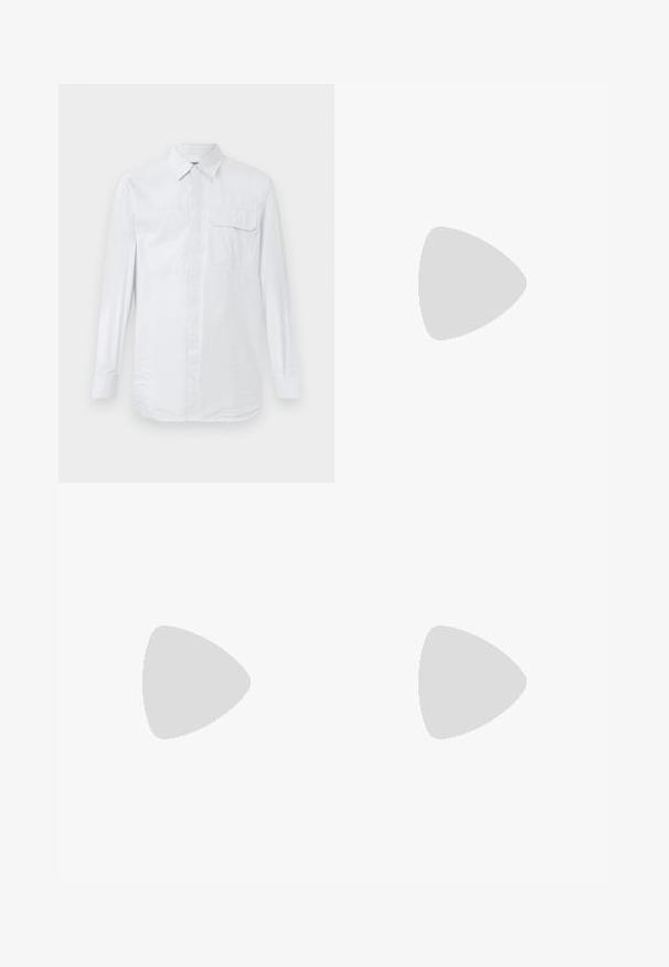 Camicia bianca a maniche lunghe con bottoni, dotata di sottili righe verticali, taschino sul petto con pattina a bottone e colletto classico su uno sfondo semplice.; rag & bone BAGGY - Jeans baggy - white; Mocassini neri in pelle con una texture liscia, punta arrotondata e una striscia decorativa sulla tomaia. Tacco basso impilato, design minimalista.; Borsa a tracolla nera e grigia con motivo geometrico, chiusura a zip e accessori in metallo argentato. Inclusa una tracolla regolabile.