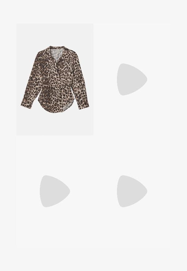 Tigrinė marškiniai šviesiai rudos ir rudos spalvos tonų, pagaminti iš lengvos medžiagos. Turi apykaklę, mygtukų užsegimą ir ilgus rankovės.; Juodos kelnės iš lygaus audinio, pasižyminčios aukštu liemeniu, plačiomis kojomis, priekinėmis klostėmis ir klasikiais diržo kilpomis. Šoninių kišenių nematyti.; Juodas odinis slingback tipo batai su smailiu priekiniu atvartu, dekoratyvinėmis sagtimis su metaliniais akyčiais ir žemu blokiniu kulnu. Saldus paviršius.; Šviesiai ruda tekstūruota rankinė su reguliuojama petneša, dviem priekiniais kišenėmis, užsegamomis sagtimis, ir auksiniais aksesuarais. Uždarymas užtrauktuku viršuje.