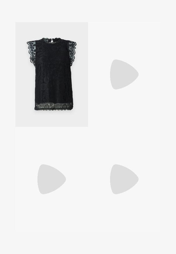 Top de renda preta com decote em forma de escallo e mangas curtas com babados. Padrões florais intrincados com um acabamento texturizado.; Calças largas pretas com cintura alta, detalhes em botão na cintura e pregas frontais.; Sandal de pele preta com bico pontiagudo e um salto bloco baixo. Apresenta uma tira no tornozelo com uma fivela em tom dourado. Textura suave.; Bolsa tote preta em couro com duas alças longas, textura suave e forma estruturada. Apresenta um bolso frontal para armazenamento adicional.