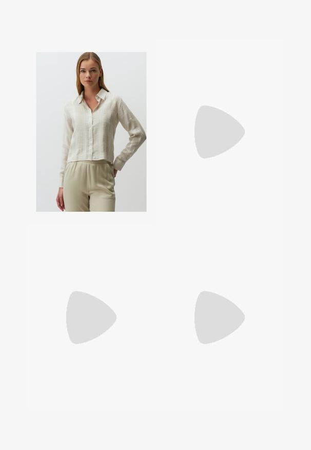Jimmy Key LONG SLEEVE - Hemdbluse - beige; Schwarze Hose mit geradem Schnitt, ausgestattet mit Fronttaschen und Seitenschlitzen am Saum. Hergestellt aus weichem, glattem Stoff. Geeignet für verschiedene Anlässe.; Schwarze patentierte Sandalen mit Absatz, quadratischer Spitze, Knöchelriemen und silbernen Schnallen. Mit einem stabilen Blockabsatz für mehr Stabilität.; Schwarze Laptoptasche aus Leder mit glatter Textur, rechteckiger Form und zwei langen Griffen. Keine sichtbaren Beschläge oder Verzierungen.