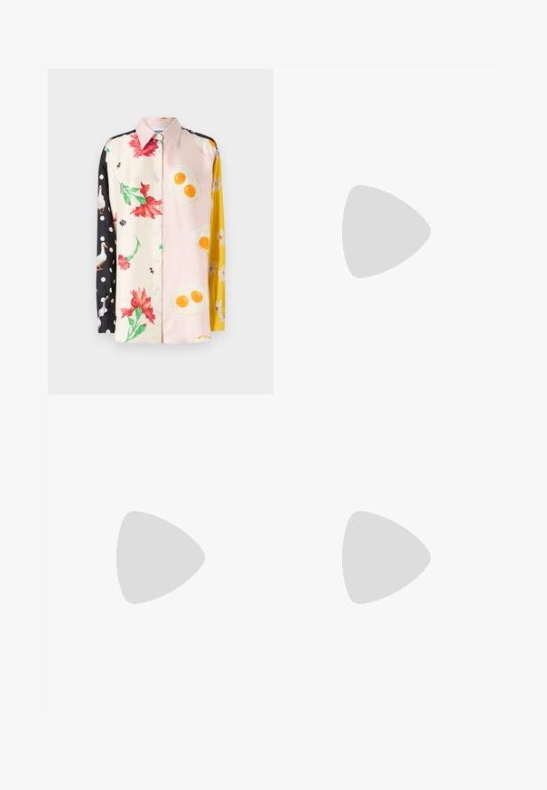 Chemise colorée à boutons, ornée de motifs floraux et alimentaires ; les matériaux incluent de la soie. Pois noirs sur une manche ; accents floraux jaunes.; Pantalons en cuir synthétique noirs à coupe large, avec des coutures blanches, des poches avant et un bouton doré à la taille.; Ballerines en cuir noir avec un bout rond, texture lisse, détails de couture minimalistes et design de semelle flexible.; Sac à main en cuir noir au design courbé, avec des clous en argent, une boucle et deux poches latérales. Bandoulière réglable pour différentes options de transport.