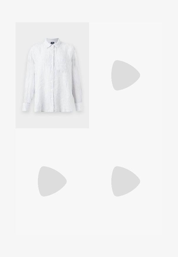 Langzaam mouw overhemd in het wit met blauwe verticale strepen, van katoen, met een zachte textuur, kraag en borstzak.; Donkerblauwe denim bermuda shorts met een trekkoord in de taille, voorzien van standaard riemlussen en zichtbare stikseldetails.; Witte high-top canvas sneakers met een zwarte rubberen zool, een rubberen neuskap aan de voorkant en zes gaatjes voor veters, met een schone, minimalistische uitstraling.; Rode leren handtas met een hoekig, geometrisch ontwerp. Beschikt over een enkele verstelbare schouderriem en een klepclosure met gestikte details.