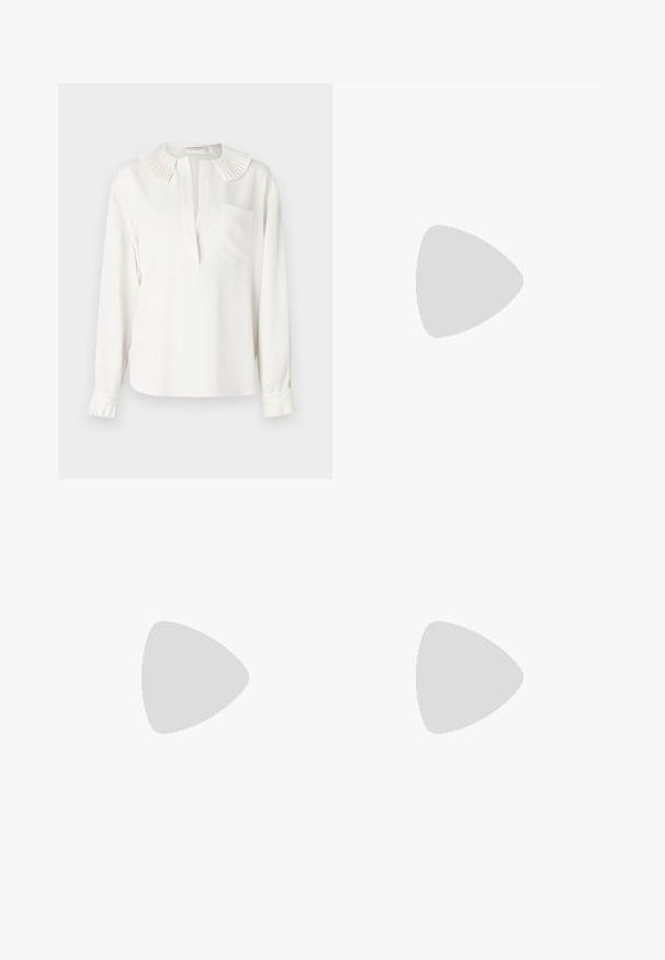 Hvid langærmet skjorte med plisseret krave, frontlåg og en enkelt brystlomme. Har sammenskræddede manchetter med plisserede detaljer.; Beige vidde bukser med høj talje, to forlommer og synlige syninger. Lavet af et glat, let materiale.; Sort læderballetsko med rund tå, glat tekstur, minimal syning og et fleksibelt såldesign.; Liffner MEGA SPROUT TOTE - Shopping bags - dark brown