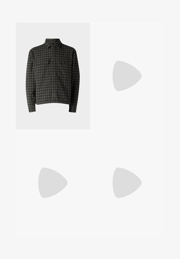 Abercrombie & Fitch DOBBY - Hemd - green; Weißes Baumwoll-T-Shirt mit kurzen Ärmeln, Rundhalsausschnitt und dezentem Levi's-Logo in der Mitte. Weicher Stoff und normale Passform.; Schwarze Jeans-Breitbeine mit hoher Taille, vorderem Knopfverschluss, zwei seitlichen Taschen und dezenten Steppdetails.; Weiße Low-Top-Sneaker mit schwarzen Akzenten, Obermaterial aus Leder und Mesh, perforierte Details, gepolsterter Kragen und dicke Gummisohle. Modell 550.