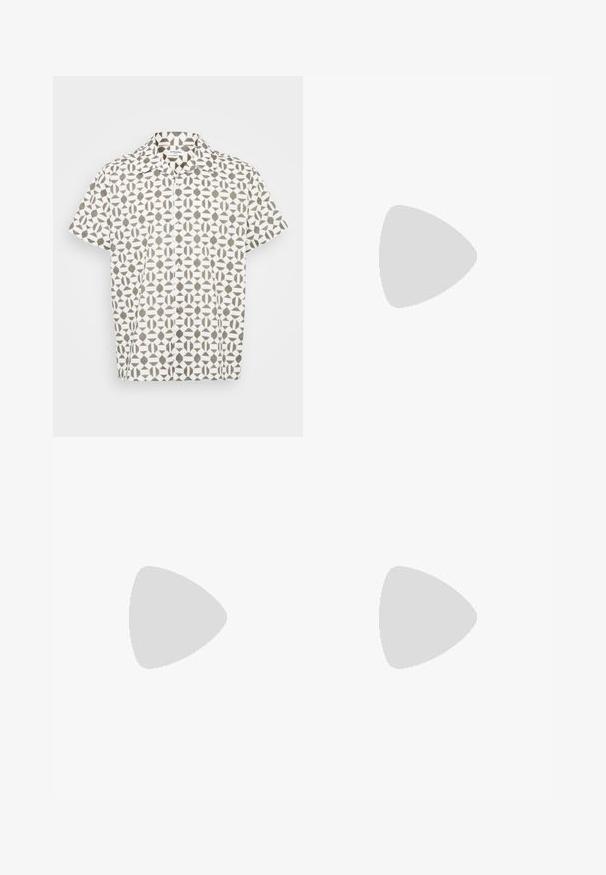 Chemise à manches courtes en tissu blanc avec un motif géométrique marron. Dotée d'un col classique et d'une texture subtile.; Pantalons en lin blanc cassé avec une taille élastique, jambes légèrement larges et ourlets roulés pour un look décontracté. Pas de poches.; Mocassins en cuir noir à bout arrondi, avec un design cousu, une semelle plateforme basse et une semelle en caoutchouc texturée et crantée.; Lunettes de soleil noires avec monture octogonale, verres foncés, finition brillante, branches fines et accents dorés sur l'avant.