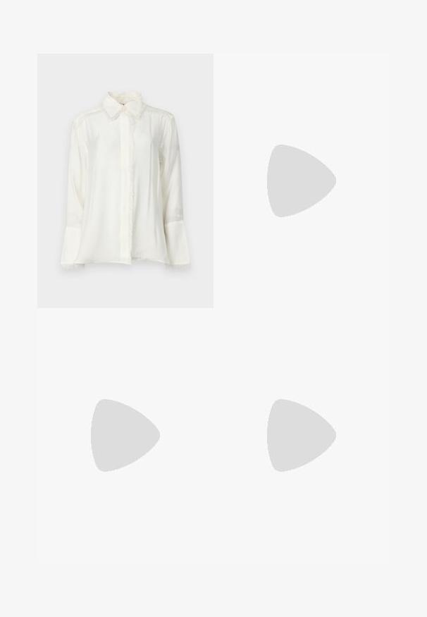Vit långärmad skjorta gjord av lättviktigt tyg. Har en klassisk krage, fransdetaljer längs kanterna och knäppning.; Fälld vit kjol med svart elastiskt midjeband som har "LACOSTE"-logotypen. Mittenlång design med mjuk textur.; Vita lädersneakers med en tjock vit sula, svartsuede hälaccent och präglad logotyp på sidan. Snörningsdesign med sex öglor.; Svart överdimensionerade solglasögon med geometrisk form, med mörka linser och en kontrasterande grå detalj på ramen. Logotyp på bygeln.