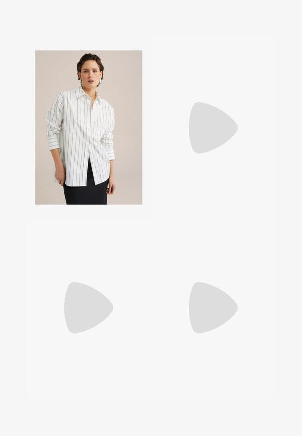 Camicia bianca con bottoni, a righe verticali nere, maniche lunghe e una vestibilità comoda. Presenta un colletto a punta e polsini con bottoni per i dettagli.; Pantaloni di cotone beige chiaro con una vestibilità rilassata, caratterizzati da pinces frontali, tasche laterali e orlo con risvolto.; Décolleté in pelle nera con punta affusolata e tacco basso. Presenta una texture liscia e una lucentezza sottile. Taglio aperto sulla parte anteriore per un dettaglio aggiuntivo.; Borsa a tracolla in pelle color cuoio dalla forma curvata e con una larga tracolla. Presenta un accento in metallo dorato al centro e una superficie liscia.