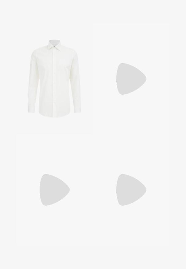 Fehér, hosszú ujjú ing sima anyagból, standard gallérral, elől gombos záródással és enyhén karcsúsított szabással.; Beige len vásárló nadrág, rugalmas derékkal és oldalsó zsebekkel. Az anyag strukturált, természetes felülettel rendelkezik.; Barna velúr mokaszin, lekerekített orral és alacsony fekete gumitalppal, díszes pánttal és varrott részletekkel a felsőrészen.; Fekete napszemüveg nyolcszögletű kerettel, sötét lencsékkel, fényes felülettel, vékony szárakkal és arany díszítéssel az elülső részén.