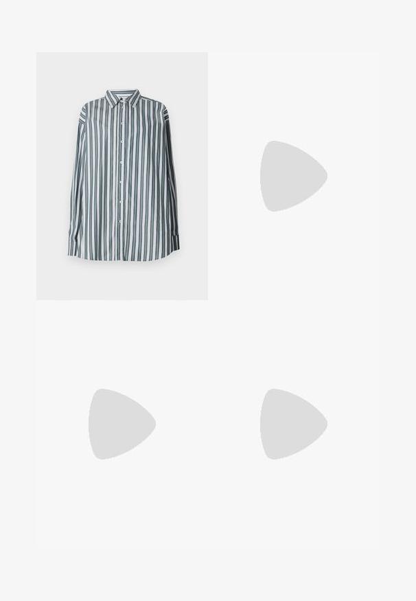 Pruhovaná košile na knoflíky v zelené, bílé a šedé barvě. Má dlouhé rukávy, klasický límec a volný střih. Vyrobena z lehké tkaniny.; Černé elegantní kalhoty na míru vyrobené z hladké látky, s rovnými nohavicemi a dvěma postranními kapsami. Elegantní a minimalistická konstrukce.; Černé kožené baletní byty s kulatou špičkou, hladkou texturou, minimálními švy a flexibilním designem podrážky.; Won Hundred MARSIELLE COMPUTER BAG UNISEX - Taška na laptop - black