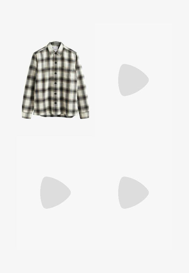 Långärmad skjorta med krage, svart- och brunrutigt mönster på vit tyg, en bröstficka, varumärkesetikett inuti kragen.; Grå t-shirt i bomullsblandning med svart Nike-logotyp; har en liten Nike-etikett på sidokanten; enkel design, korta ärmar.; Beiga cargobyxor i ett lätt bomullsmaterial. Har elastiska mudd, flera sidofickor och en knappstängning.; Vita lädersneakers med perforeringar, rund tå, platt sula och tjocka snörning, med en synlig swoosh-logga och "AIR" på hälen.