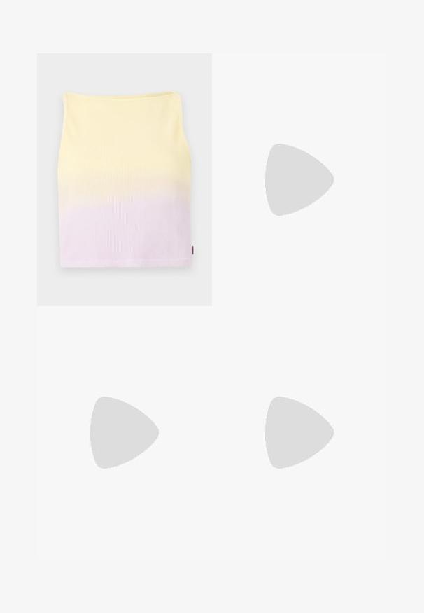 Geripptes Strick-Crop-Top, mit einem Farbverlauf von Gelb zu Helllila, in figurbetonter Form und mit einem runden Ausschnitt.; Rosa weit geschnittene Hosen aus einem leichten Stoff, mit einem elastischen Bund und dezenten weißen Seitenstreifen. Kleines Logo auf der Vorderseite.; Rosa synthetische Sportschuhe mit schwarzen Schnürsenkeln und Akzenten, die eine glänzende Oberfläche haben und ein auffälliges Logo auf der Zunge tragen, getragen mit schwarzen Socken.; Rote Sonnenbrille mit einem glänzenden Kunststoffrahmen, ovalen Gläsern und geraden Bügeln. Bemerkenswerte Details sind subtile Hardware-Akzente an den Schläfen.