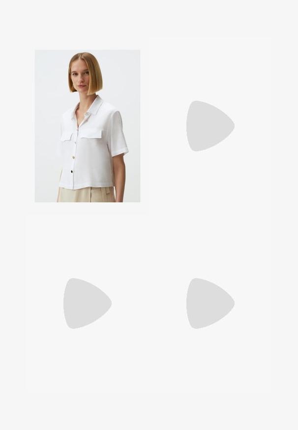 Jimmy Key SHORT SLEEVE WITH POCKET DETAIL - Chemisier - white; Pantalon noir avec une coupe droite, doté de poches avant et d'éclairs sur l'ourlet. Fabriqué en tissu doux et lisse. Convient à diverses occasions.; Sandale à talon bloc en cuir noir, ouverte à l'avant, avec une large bride. Présente une texture lisse et un design minimaliste.; Sac à main en cuir tissé marron avec une forme arrondie, deux poignées supérieures, et une texture lisse ; présente des coutures discrètes pour le détail du design.