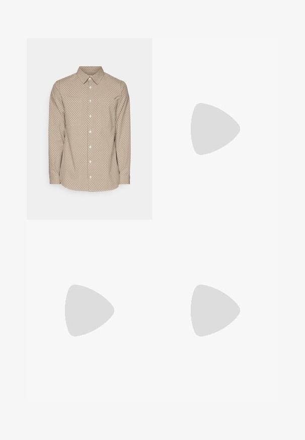 Bruine geknoopte shirt met een klein wit geometrisch patroon, lange mouwen en een puntige kraag. Heeft een gebogen zoom en een standaard knoopsluiting.; Skinny jeans in vervaagd grijs denim, met versleten details op de knieën, gecombineerd met witte sneakers. Gladde textuur, slank model.; Witte leren sneakers met perforaties, ronde neus, vlakke zool en dikke veters, met een zichtbare swoosh-logo en "AIR" op de hiel.; Zilveren roestvrijstalen horloge met een marineblauwe wijzerplaat, metalen uurmarkeringen en een datumnis op 3 uur. Waterbestendig tot 50 meter.