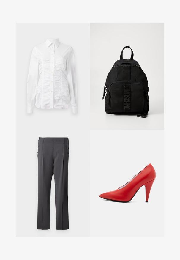 Biela košeľa s dlhými rukávmi, s nariasenou textúrou na prednej strane, malými zlatými gombíkmi a klasickým golierom.; Šedé nadmerne nohavice s rovnou nohou, prednými skladmi a dekoračnými bočnými knoflíkmi pre prípadné detaily. Hladká textúra látky.; Červená kožená vysoká lodička s ostrou špičkou, elegantným siluetom, hladkou textúrou a tenkým čiernym podpätkom. Dizajn s stiletto podpätkom.; Čierny batoh Moschino s prednou zipsovou kapsou, horným uchom a logom na prednej paneli kapsy.