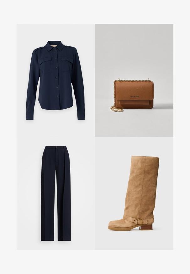 Námořnická modrá košile na knoflíky vyrobená z měkkého materiálu. Obsahuje dvě náprsní kapsy, ramenní epauletky a dlouhé rukávy s knoflíkovými manžetami.; Námořnické široké kalhoty s sklady, knoflíkovým zapínáním a hladkým textilním povrchem. Navrženy pro volný a pohodlný střih.; Hnědá semišová kotníková bota se zakulacenou špičkou a nízkým klínovým podpatkem, s nastavitelným popruhem se zlatou sponou kolem kotníku.; Hnědá texturovaná kožená kabelka přes rameno se zlatým řetízkovým popruhem a klopnovým uzavíráním. Přední strana obsahuje detail loga a kapsu pod klopou.