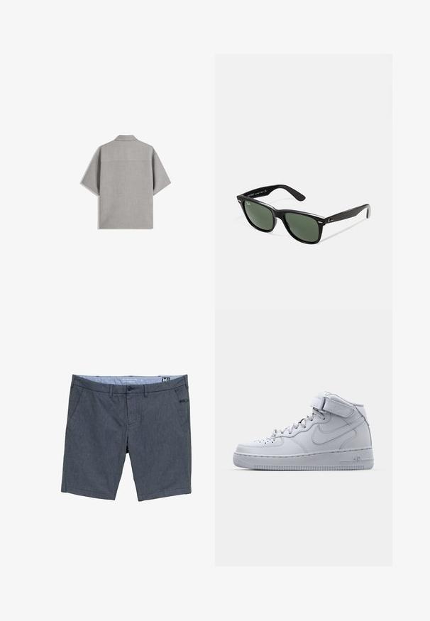 Bershka SHORT SLEEVE TAILORED - Košile - dark grey; Námořnické modré šortky z texturované látky. Mají dvě boční kapsy, zapínání na knoflík a malou dekorativní cedulku na přední straně.; Vysoké šedé tenisky Nike Air Force 1 s koženým svrškem, polstrovaným límcem a pásem na suchý zip. Ikonický design obsahuje perforovanou špičku.; Černé plastové sluneční brýle se zelenými skly, čtvercové obroučky, stříbrný detail na obočí a texturované stranice. Značka uvedená na vnitřní straně stranic.