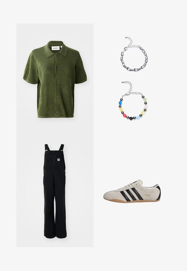 Polo en tricot vert avec des manches courtes, présentant un motif texturé de grands cercles et une fermeture à boutons.; Salopette en denim noir avec jambes larges, bretelles ajustables, poche avant et patch logo sur la poitrine. Tissu robuste avec une finition mate.; Sneakers en suède avec un dessus gris, des rayures noires et une semelle en caoutchouc couleur gomme. Dotées d'un système de laçage et d'un détail logo doré sur le côté.; Bracelet en chaîne argentée avec des maillons allongés en haut. En dessous, un bracelet coloré en perles avec des perles noires, bleues, vertes, jaunes, rouges et transparentes.