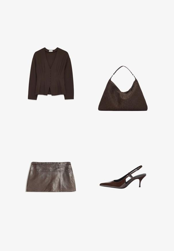 Hnedá blúzka s dlhými rukávmi, V-výstrihom a zapínaním na gombíky. Hladká textúra, priliehavý strih a jemné vertikálne skladanie.; Hnedá kožená mini sukňa s ozdobným pásom na trakoch a pútkom na opasok s prackou, hladká textúra a elegantný, rovný strih.; Hnedé lakované slingback lodičky s špicatou špičkou, otvorenými výrezmi a tenkým podpätkom. Obsahujú nastaviteľný remienok s prackou.; Hnedá tkaná kožená kabelka s voľným, trojuholníkovým tvarom. Má opletenú rúčku a zips na vrchu.