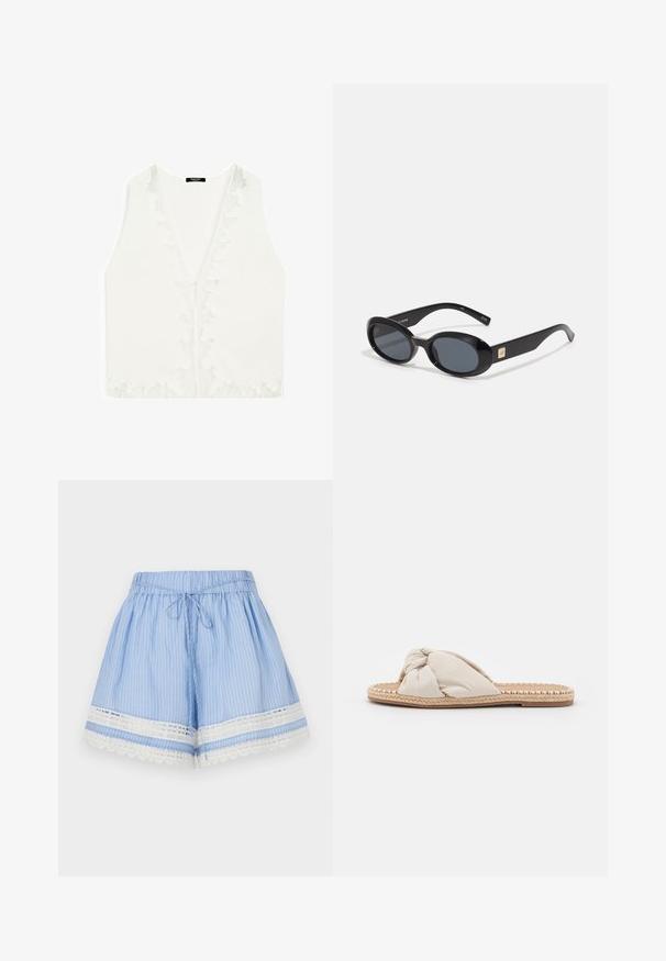 Witte mouwloze blouse met een diepe V-hals, voorzien van delicate kantaccenten langs de randen en een zachte, lichte stoftextuur.; Lichtblauwe gestreepte shorts van zachte stof, met een kantafwerking aan de onderrand, een elastische tailleband met een trekkoord en een relaxte pasvorm.; Beige stoffen slide sandaal met een geknoopte bovenkant en een geweven jute zool. Platte, open tenen stijl, met een textuur, gevlochten rand.; Zwarte ovale zonnebril met donkere lenzen, glanzend kunststof frame, brede zijkanten en een kleine gouden accent aan de zijkant.