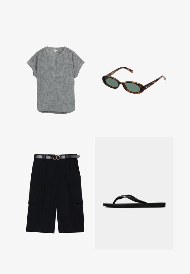 Szürke mintás, rövid ujjú felső V-kivágással és feltekert ujjakra jellemző, könnyű textúrájú anyagból készült, laza szabással.; Fekete cargo rövidnadrág könnyű anyagból, egyenes szabással, oldalsó zsebekkel és barna bőövvel, ezüst csattal.; Fekete gumipapucs, textúrált pánttal és egyszerű lapos talppal, oldalnézetből, világos háttér előtt.; Tortojásmintás napszemüveg ovális kerettel és zöld lencsékkel. Vékony szárakkal rendelkezik, fémes kiegészítővel a csuklók közelében.