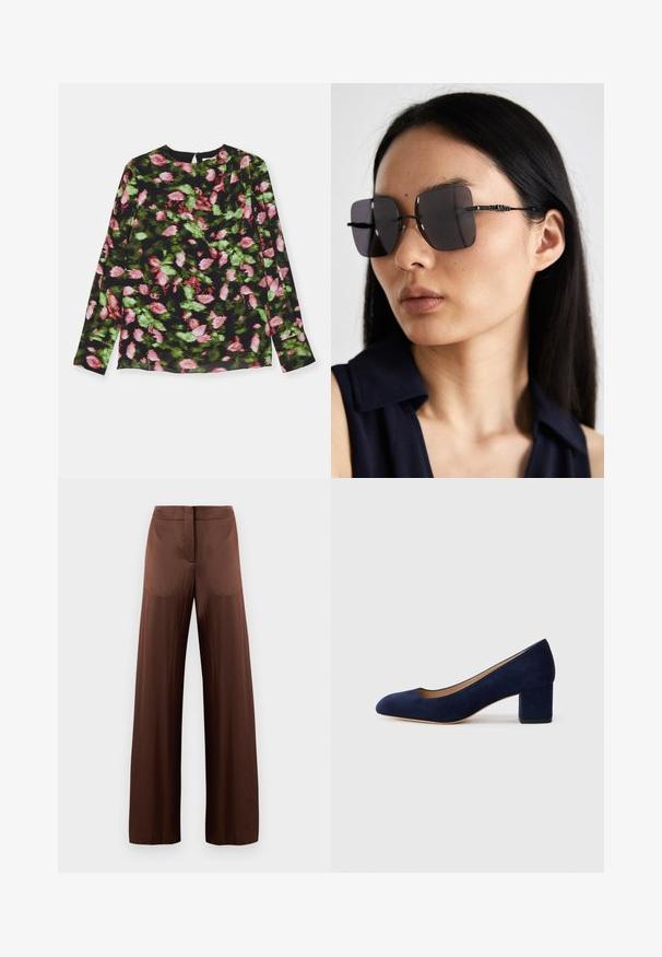 Maglia a maniche lunghe realizzata in tessuto nero con un motivo floreale in rosa e verde. Collo rotondo con un leggero dettaglio plissettato.; Pantaloni larghi marroni realizzati in tessuto liscio e leggero, con frontale piatto, senza tasche e dalla silhouette dritta.; Pump in suede blu Navy con punta affusolata e tacco blocco di media altezza. Texture liscia con una leggera lucentezza e un piccolo taglio sul davanti.; Occhiali da sole neri oversize con lenti quadrate, sottili montature nere e dettagli decorativi lavorati sulle tempie. Indossati da una modella con lunghi capelli neri.