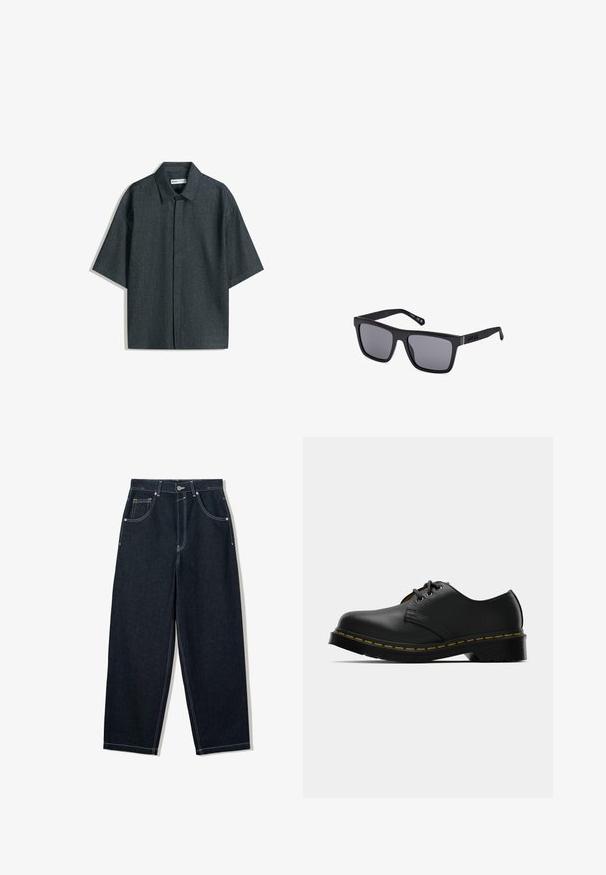 Rövidujjú ing sötét farmer anyagból, klasszikus gallérral, egyenes fazonnal, lapos elülső résszel és zsebek nélkül.; Széles szárú, sötét farmernadrág kontrasztos fehér varrással, öt zsebbel és gombos záródással. Magas derék kialakítás jellemzi.; Fekete bőr cipők lekerekített orral, fűzős kialakítással, sárga varrással a talpon, és vastag fekete gumitalppal a tapadás érdekében.; Fekete, téglalap alakú napszemüveg sötét lencsékkel, matt felülettel és logóval a szárakon. A kialakítás egyenes élekkel és vastag kerettel rendelkezik.; Fekete bőr keresztbody táska hajtóka, két ezüst csattal, sárga varrással és állítható pánttal. Simább textúrával és kompakt formatervezéssel rendelkezik.